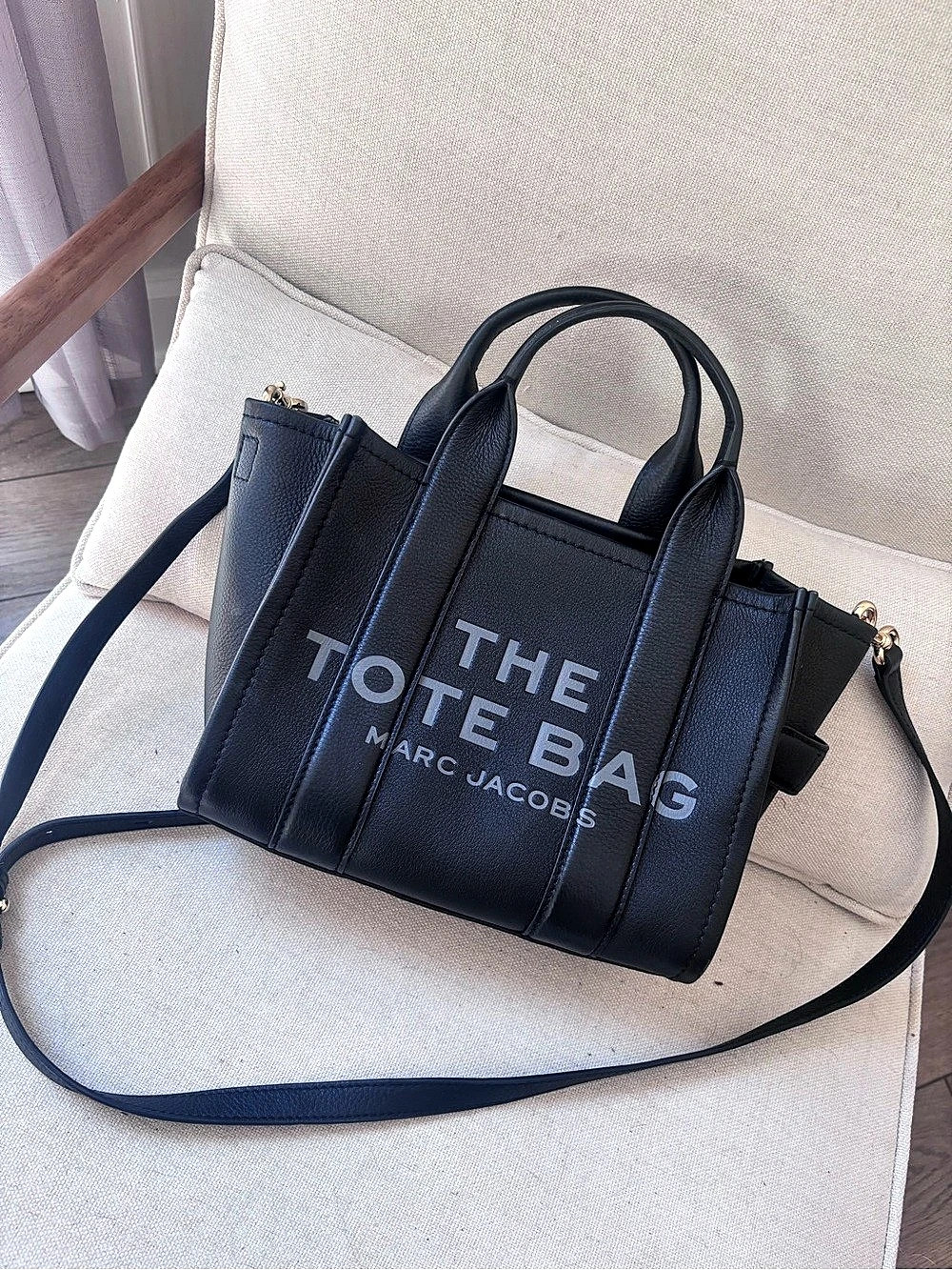 Marc Jacobs The Leather Small Tote Bag Leather Tote in Black
